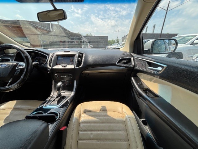 Ford Edge Vehicle Full-screen Gallery Image 08