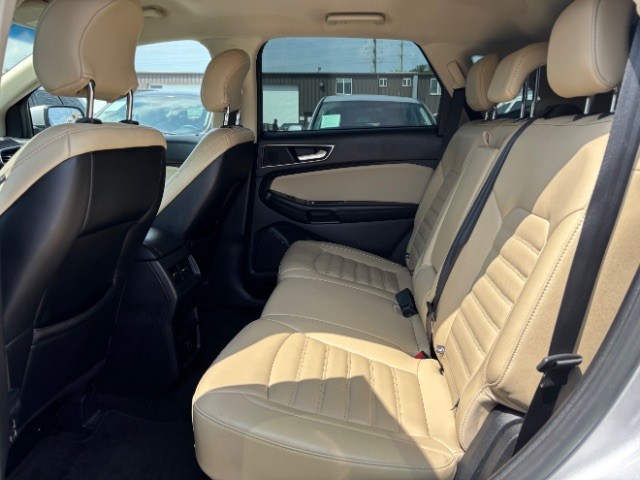 Ford Edge Vehicle Full-screen Gallery Image 09