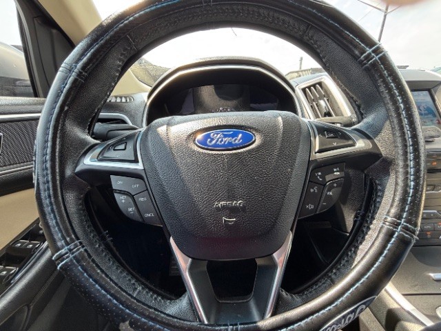 Ford Edge Vehicle Full-screen Gallery Image 11