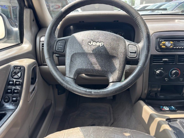 Jeep Grand Cherokee Vehicle Full-screen Gallery Image 08