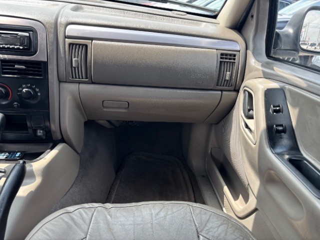 Jeep Grand Cherokee Vehicle Full-screen Gallery Image 09