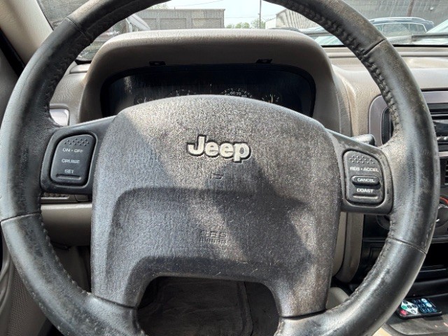 Jeep Grand Cherokee Vehicle Full-screen Gallery Image 11
