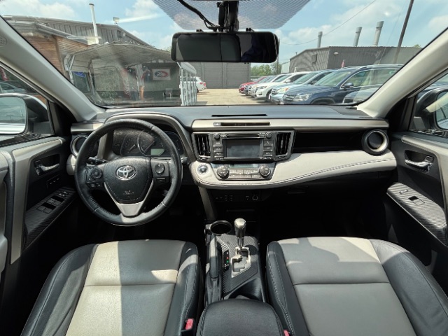 Toyota RAV4 Vehicle Full-screen Gallery Image 07