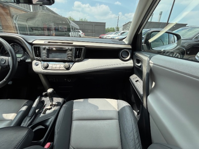 Toyota RAV4 Vehicle Full-screen Gallery Image 09