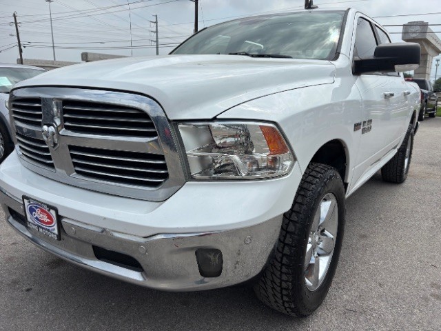 Ram 1500 Vehicle Full-screen Gallery Image 03