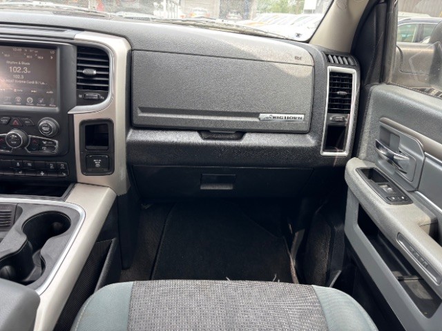 Ram 1500 Vehicle Full-screen Gallery Image 09