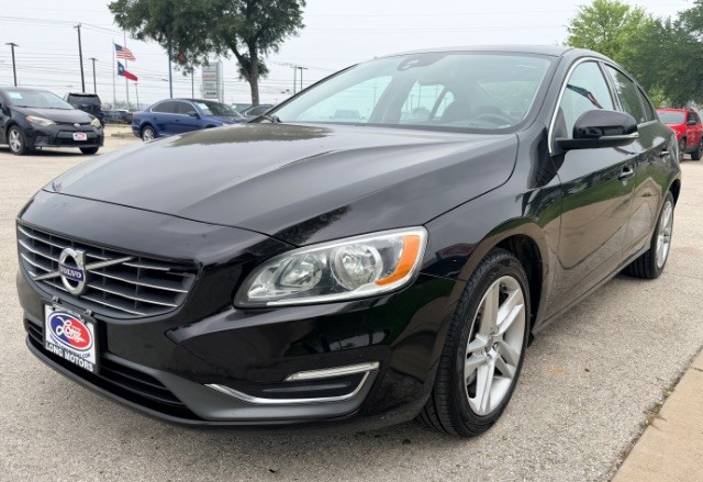 Volvo S60 Vehicle Full-screen Gallery Image 02