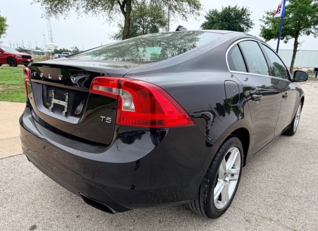Volvo S60 Vehicle Full-screen Gallery Image 04