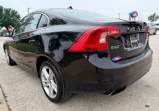 Volvo S60 Vehicle Full-screen Gallery Image 05