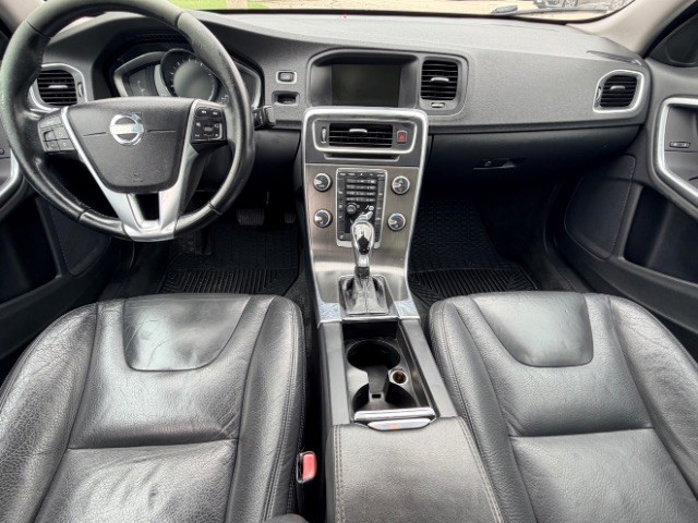 Volvo S60 Vehicle Full-screen Gallery Image 06
