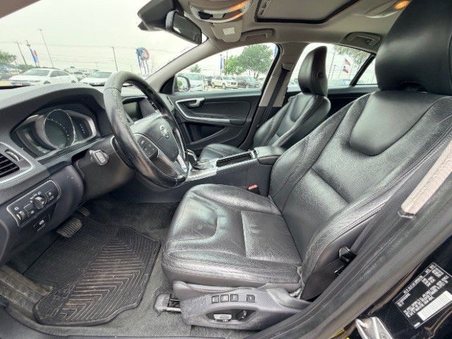 Volvo S60 Vehicle Full-screen Gallery Image 07