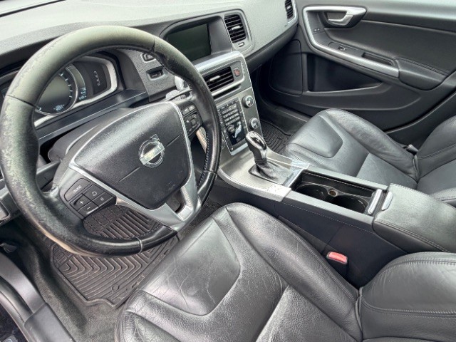 Volvo S60 Vehicle Full-screen Gallery Image 09