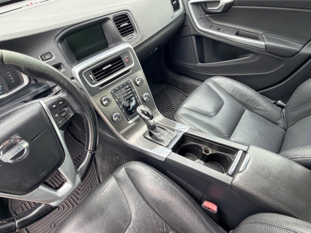 Volvo S60 Vehicle Full-screen Gallery Image 10