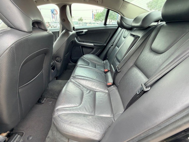 Volvo S60 Vehicle Full-screen Gallery Image 11