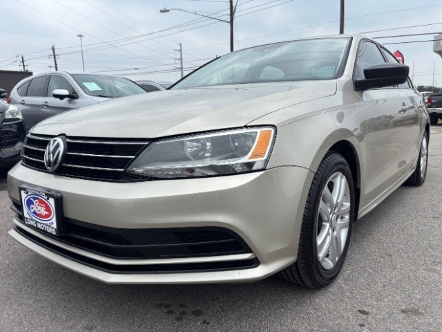 Volkswagen Jetta Sedan Vehicle Full-screen Gallery Image 03