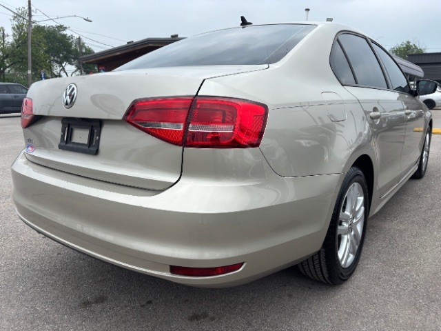 Volkswagen Jetta Sedan Vehicle Full-screen Gallery Image 05