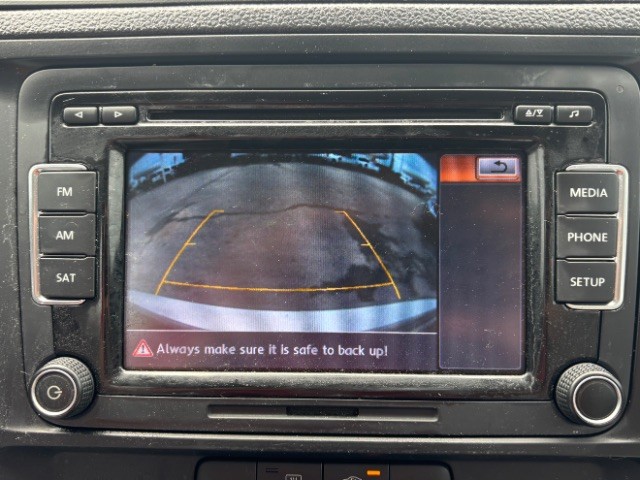 Volkswagen Jetta Sedan Vehicle Full-screen Gallery Image 09