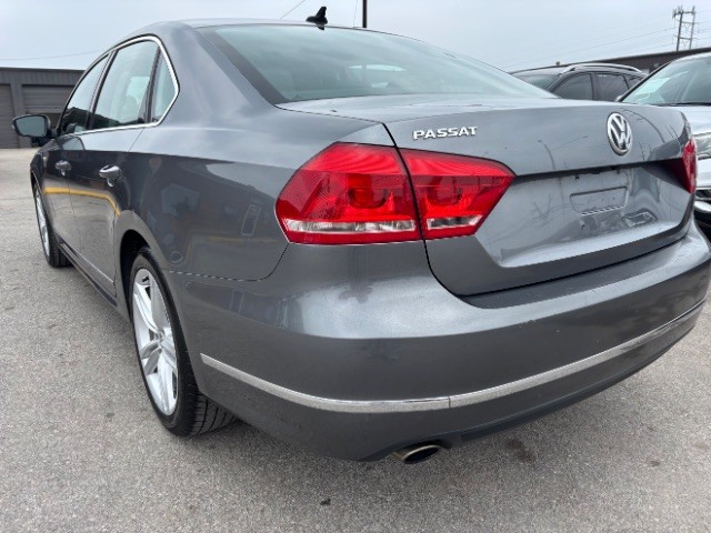 Volkswagen Passat Vehicle Full-screen Gallery Image 04