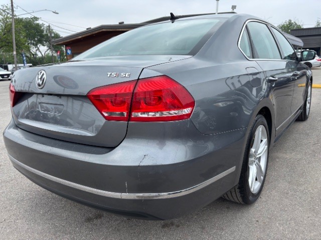 Volkswagen Passat Vehicle Full-screen Gallery Image 05