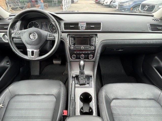 Volkswagen Passat Vehicle Full-screen Gallery Image 07