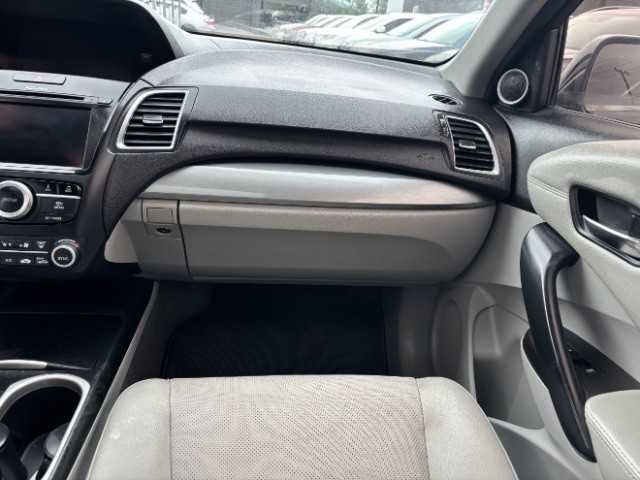 Acura RDX Vehicle Full-screen Gallery Image 08
