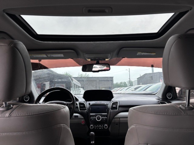 Acura RDX Vehicle Full-screen Gallery Image 09