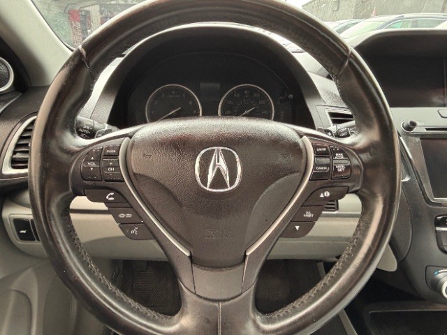 Acura RDX Vehicle Full-screen Gallery Image 12