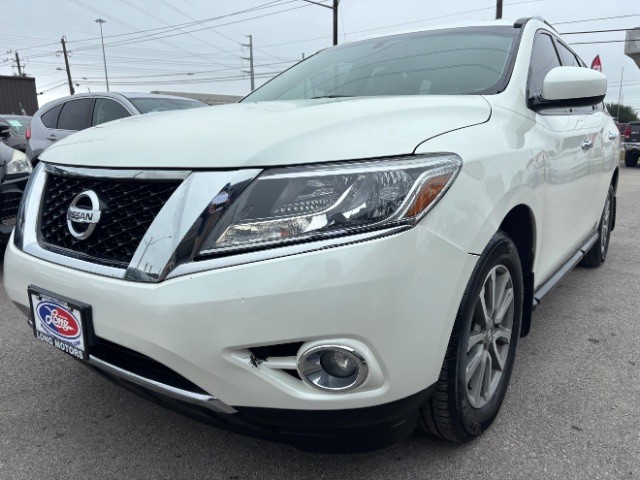 Nissan Pathfinder Vehicle Full-screen Gallery Image 02