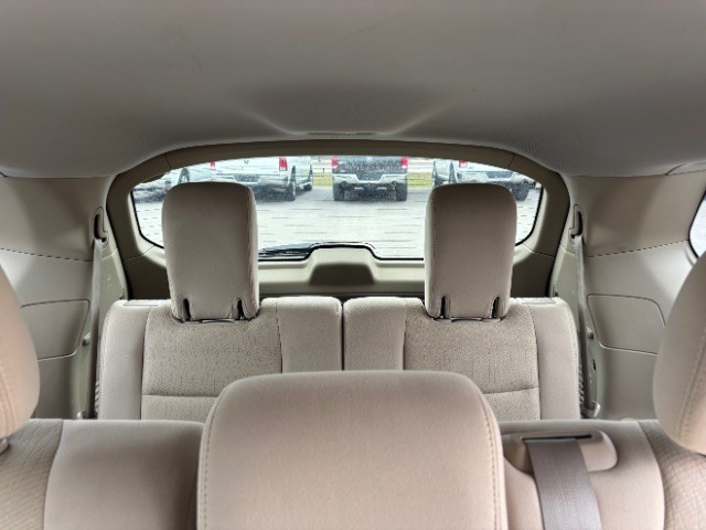 Nissan Pathfinder Vehicle Full-screen Gallery Image 06