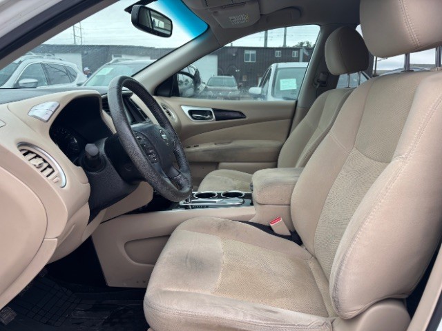 Nissan Pathfinder Vehicle Full-screen Gallery Image 07