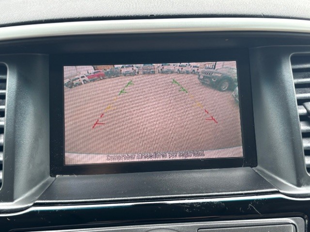 Nissan Pathfinder Vehicle Full-screen Gallery Image 10