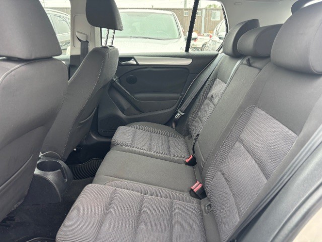 Volkswagen Golf Vehicle Full-screen Gallery Image 06