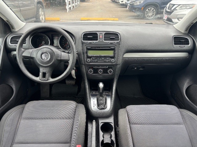 Volkswagen Golf Vehicle Full-screen Gallery Image 07