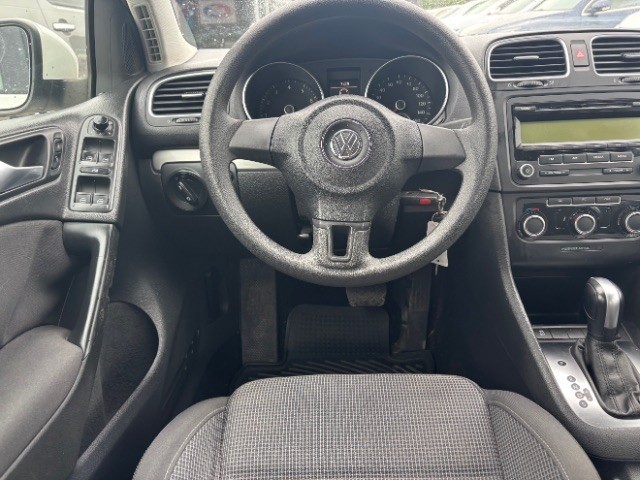 Volkswagen Golf Vehicle Full-screen Gallery Image 08