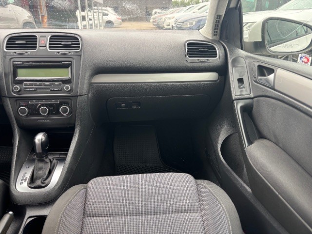 Volkswagen Golf Vehicle Full-screen Gallery Image 09