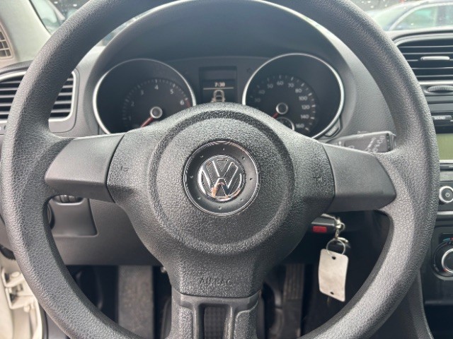 Volkswagen Golf Vehicle Full-screen Gallery Image 10