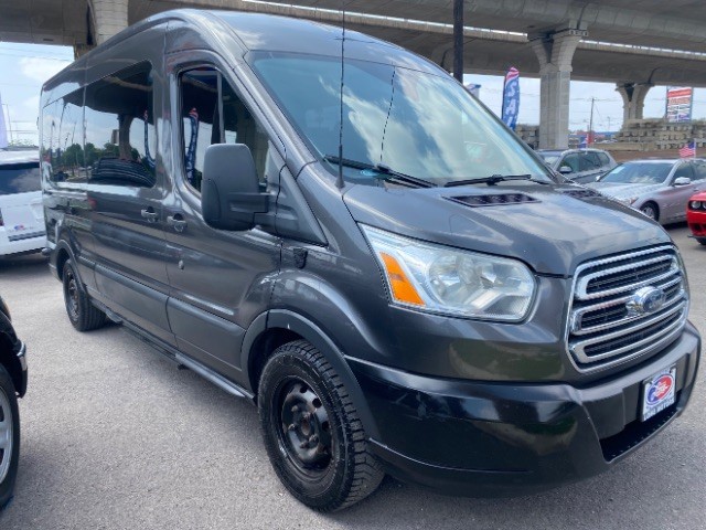 Ford Transit Wagon Vehicle Full-screen Gallery Image 03
