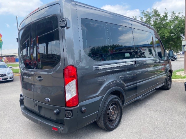 Ford Transit Wagon Vehicle Full-screen Gallery Image 04