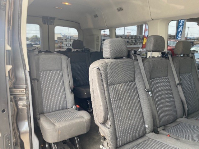 Ford Transit Wagon Vehicle Full-screen Gallery Image 07