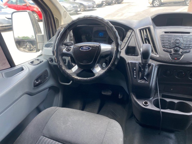 Ford Transit Wagon Vehicle Full-screen Gallery Image 11