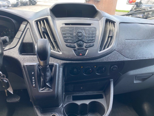 Ford Transit Wagon Vehicle Full-screen Gallery Image 12
