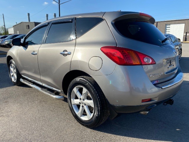 Nissan Murano Vehicle Full-screen Gallery Image 04