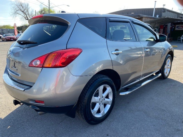 Nissan Murano Vehicle Full-screen Gallery Image 05