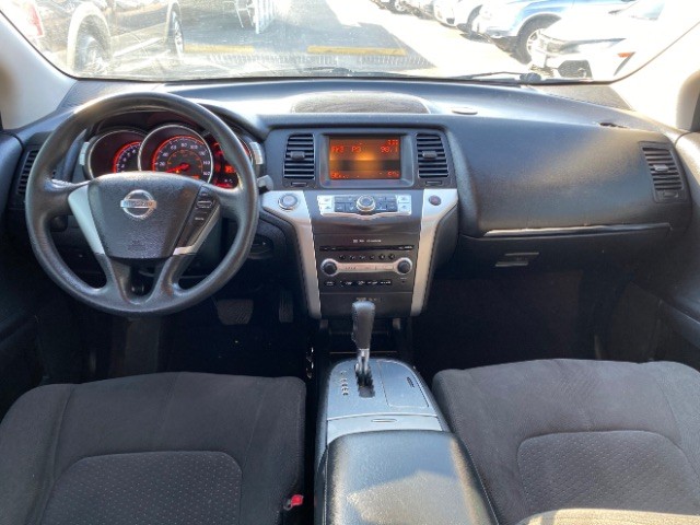 Nissan Murano Vehicle Full-screen Gallery Image 06