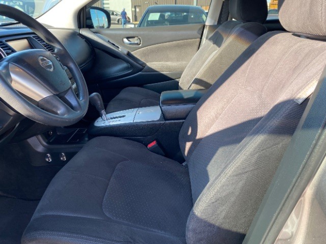 Nissan Murano Vehicle Full-screen Gallery Image 08
