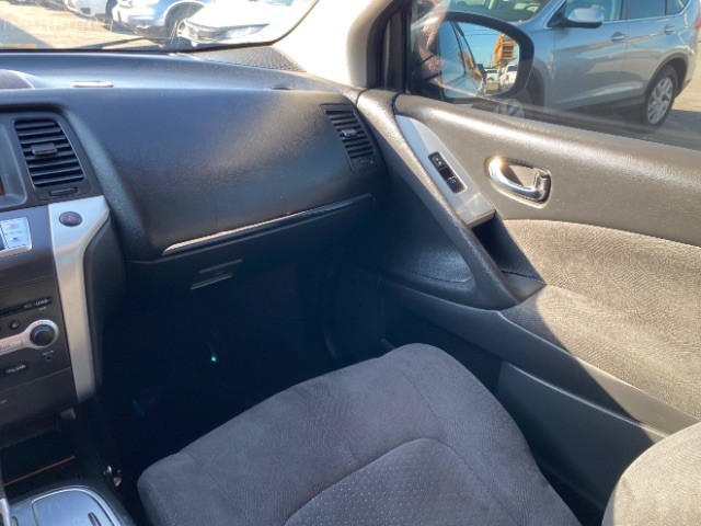 Nissan Murano Vehicle Full-screen Gallery Image 10