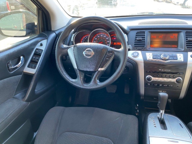 Nissan Murano Vehicle Full-screen Gallery Image 11