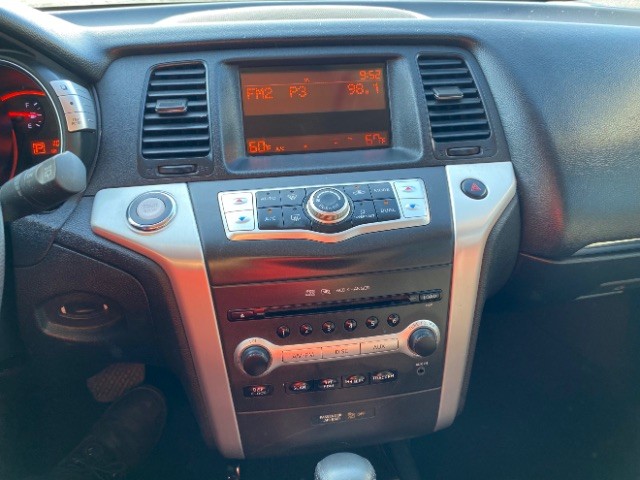 Nissan Murano Vehicle Full-screen Gallery Image 12
