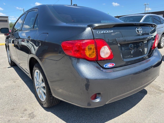 Toyota Corolla Vehicle Full-screen Gallery Image 04