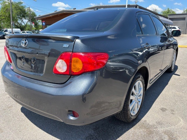 Toyota Corolla Vehicle Full-screen Gallery Image 05